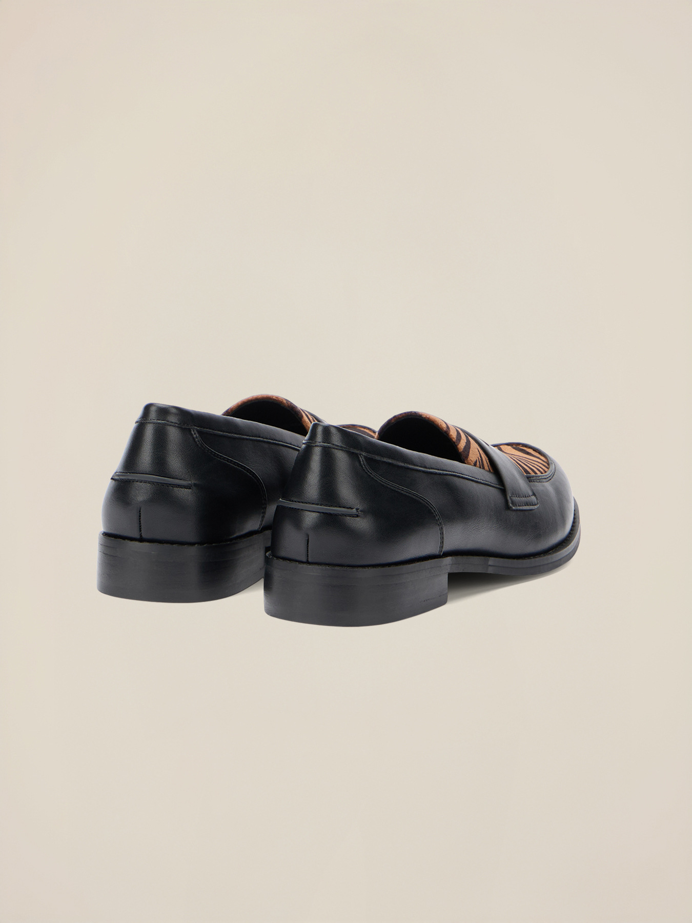 Mocasines con detalle animal print image number 3