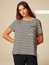 T-shirt a righe con taschino e castoni image number 0