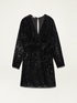 Kurzes Kleid mit langen &Auml;rmeln aus Pailletten image number 4
