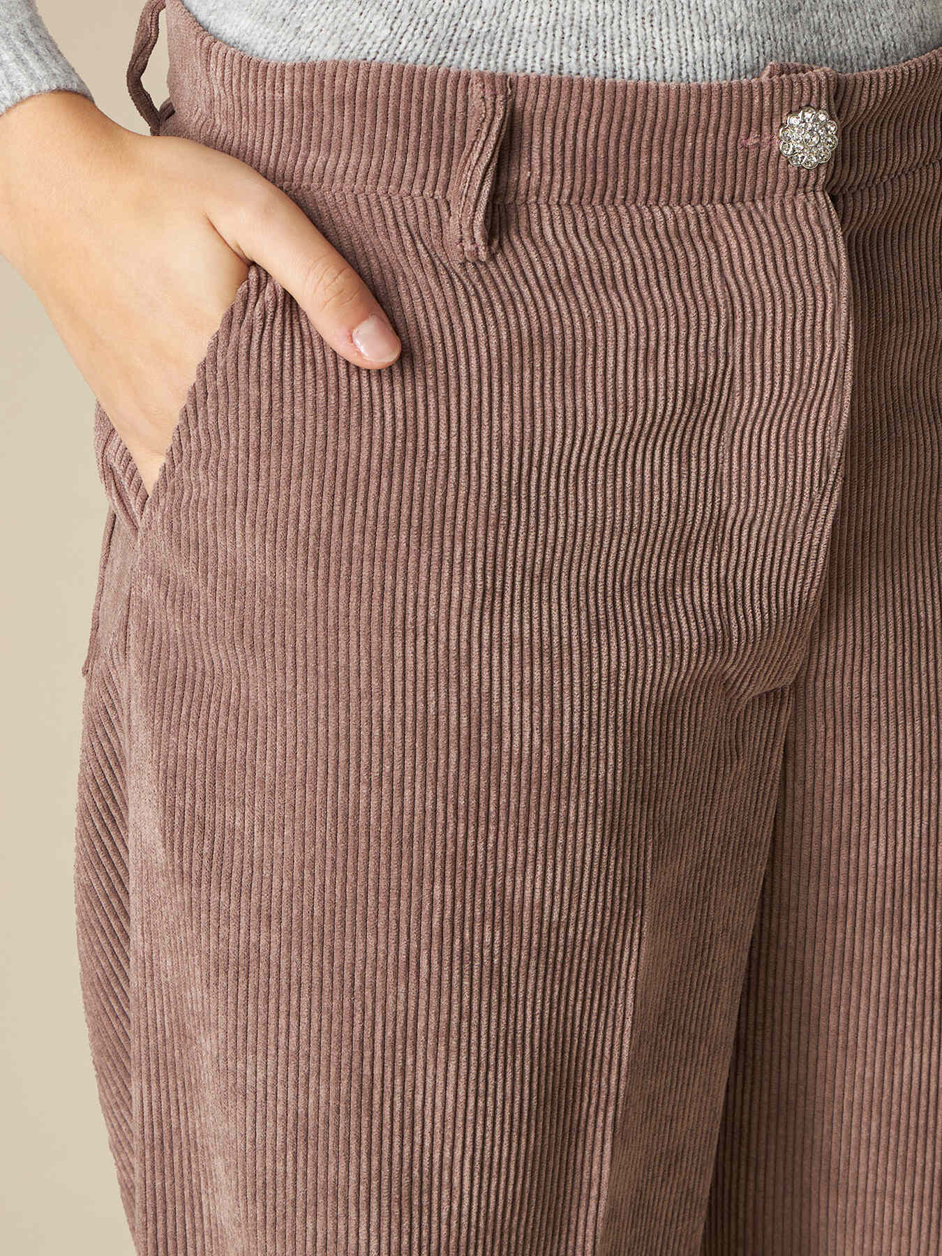 Pantalon large en velours &agrave; c&ocirc;tes image number 2
