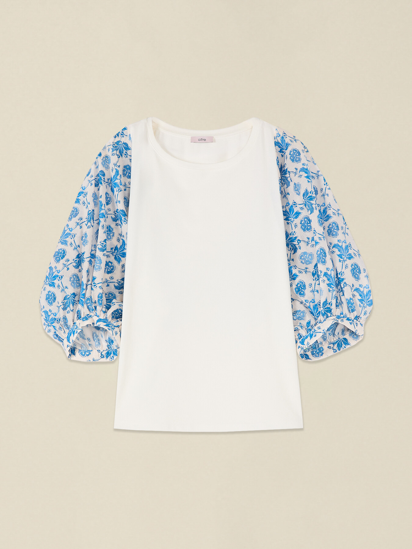 T-shirt with patterned sleeves image number 3