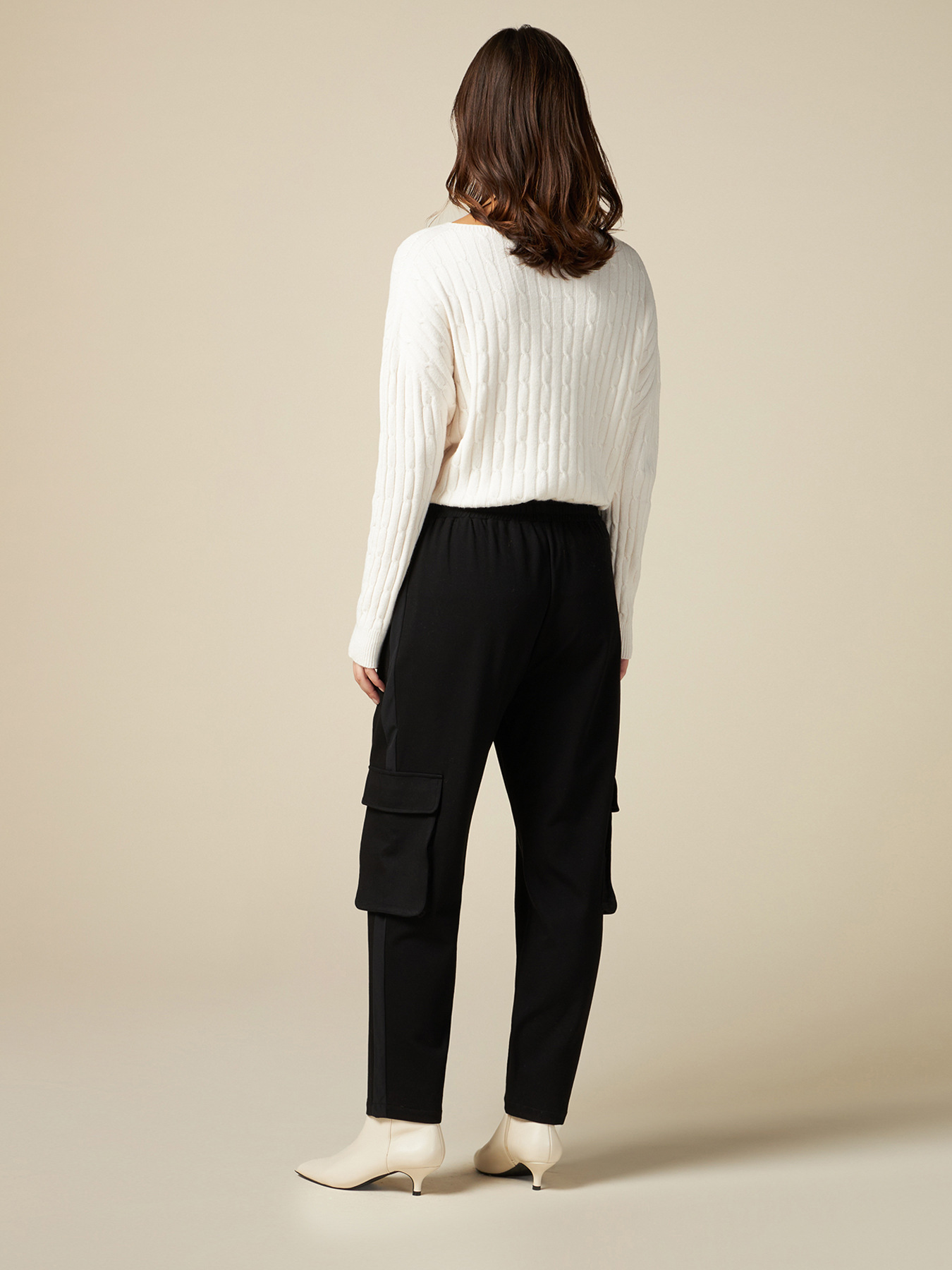 Joggers cargo de punto milano image number 1