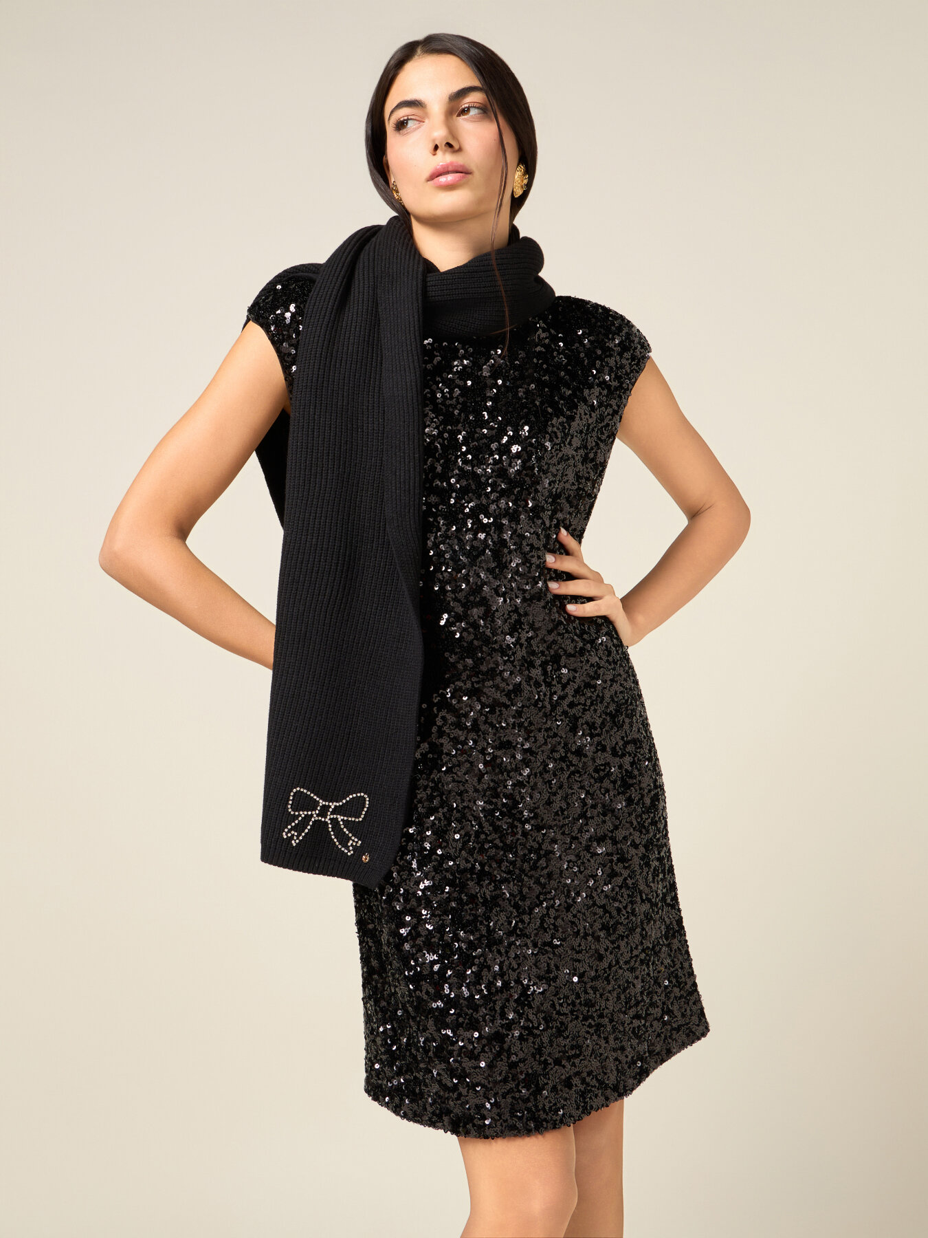 Knit scarf with crystals image number 0