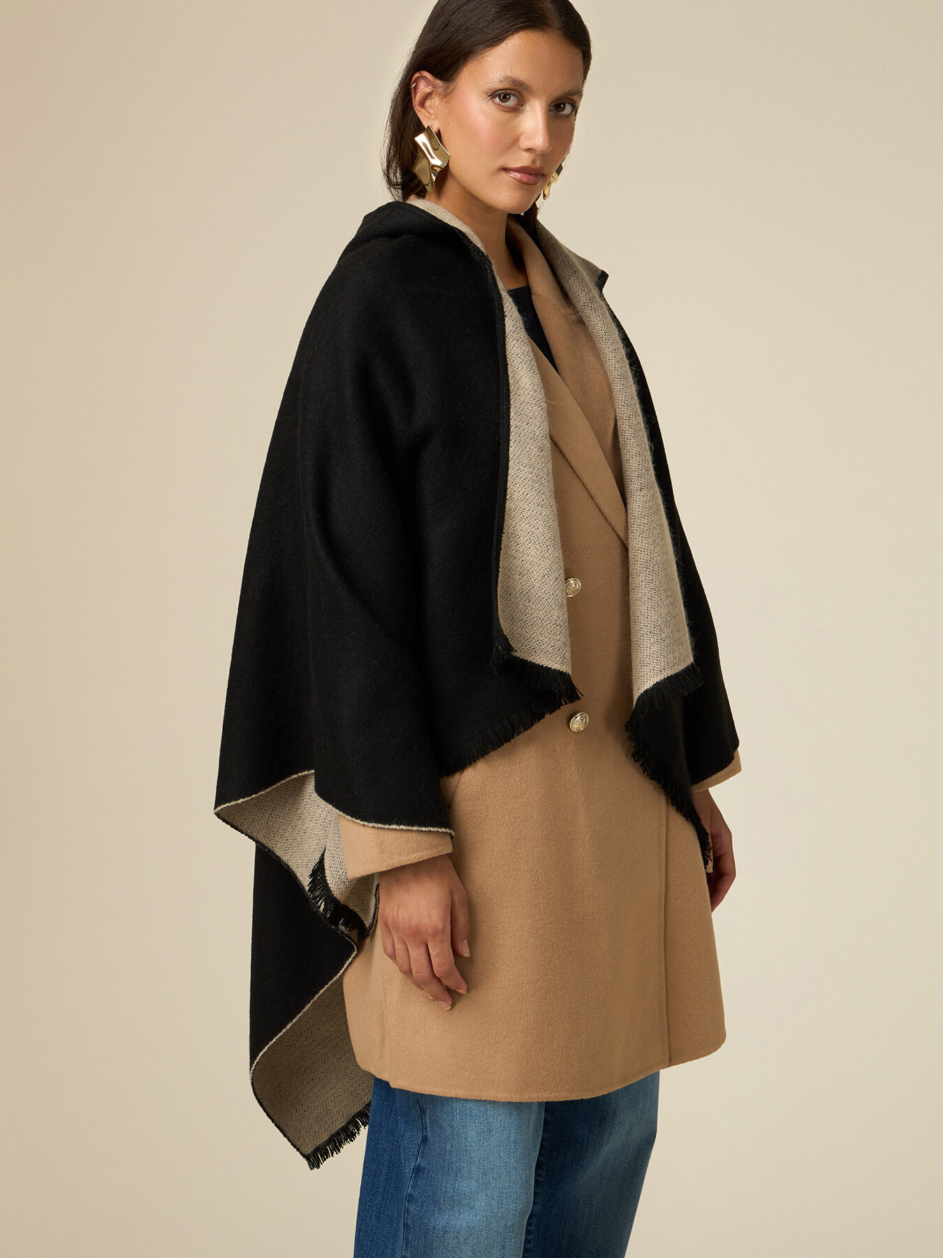 Poncho con capucha image number 0