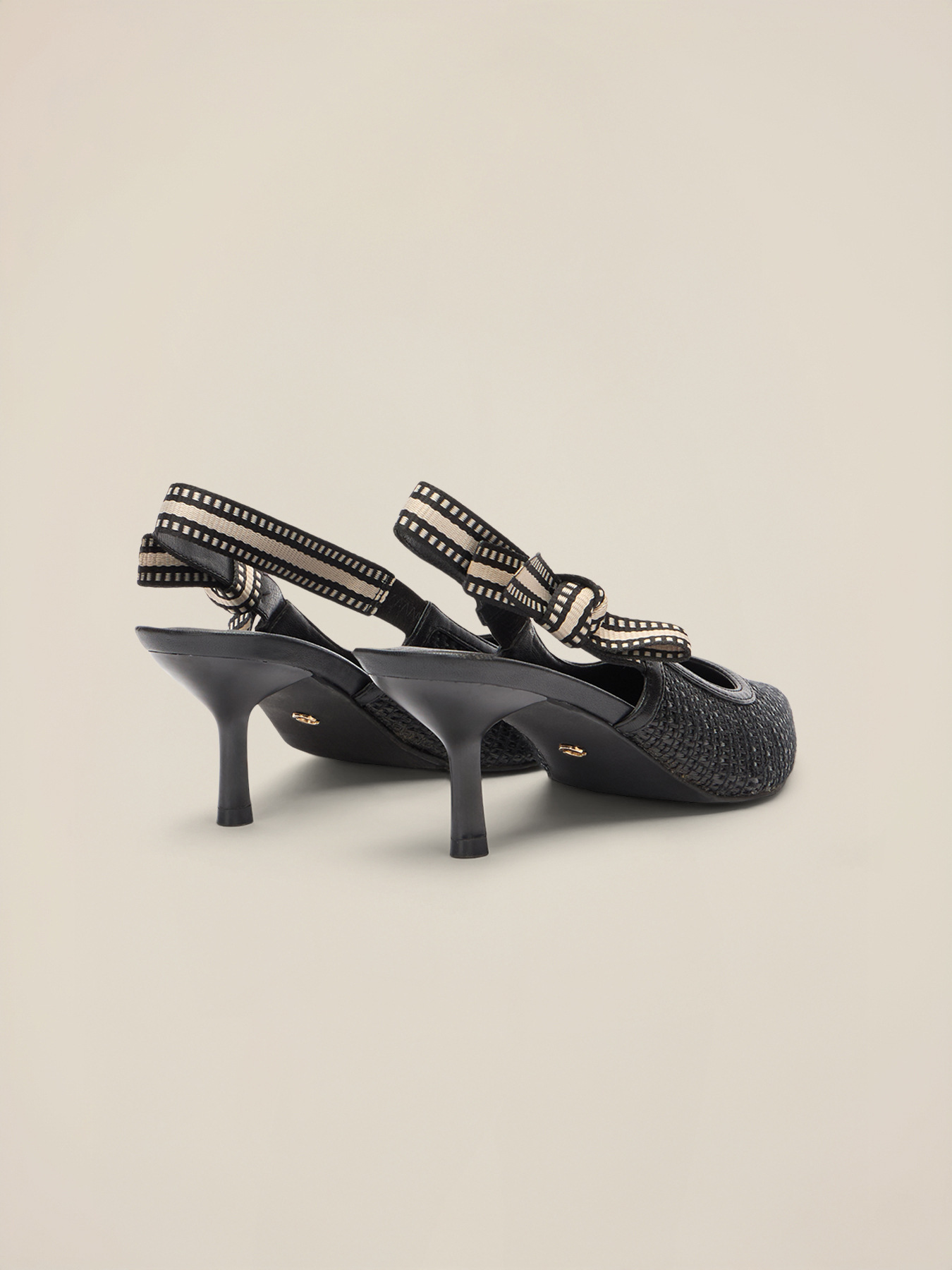Decollet&eacute; slingback intrecciate image number 3