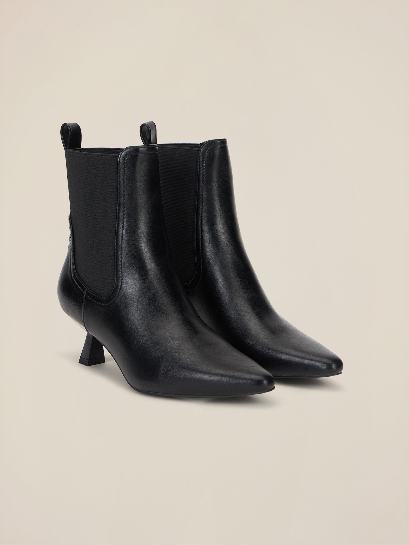 Chelsea-Stiefeletten mit Absatz image number 1