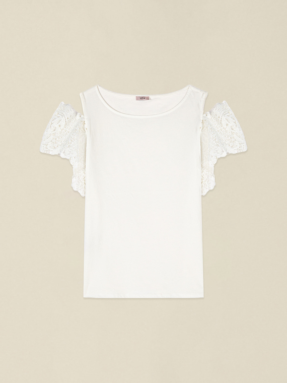 T-shirt with lace sleeves and cut-out