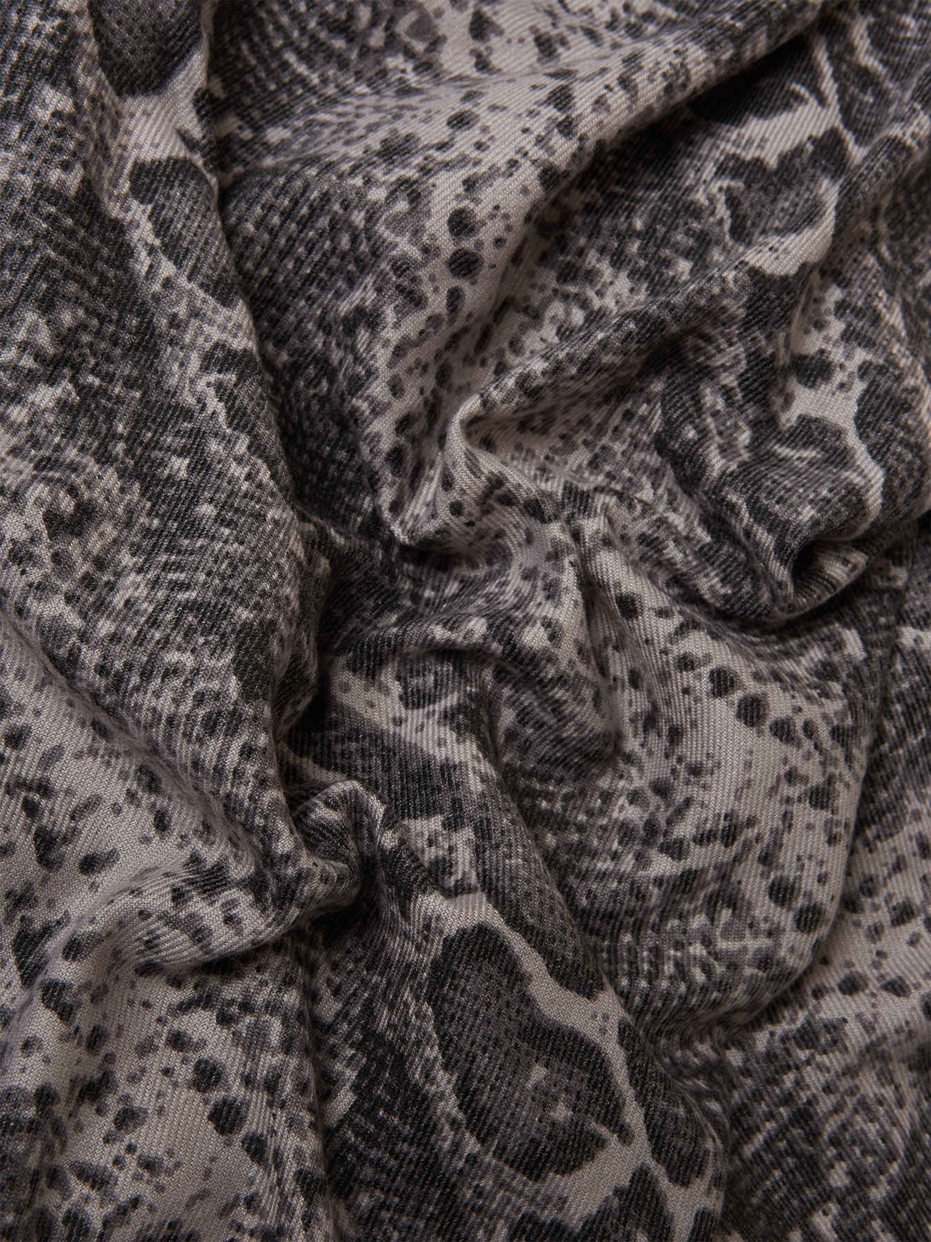 Schal mit Python-Muster image number 2