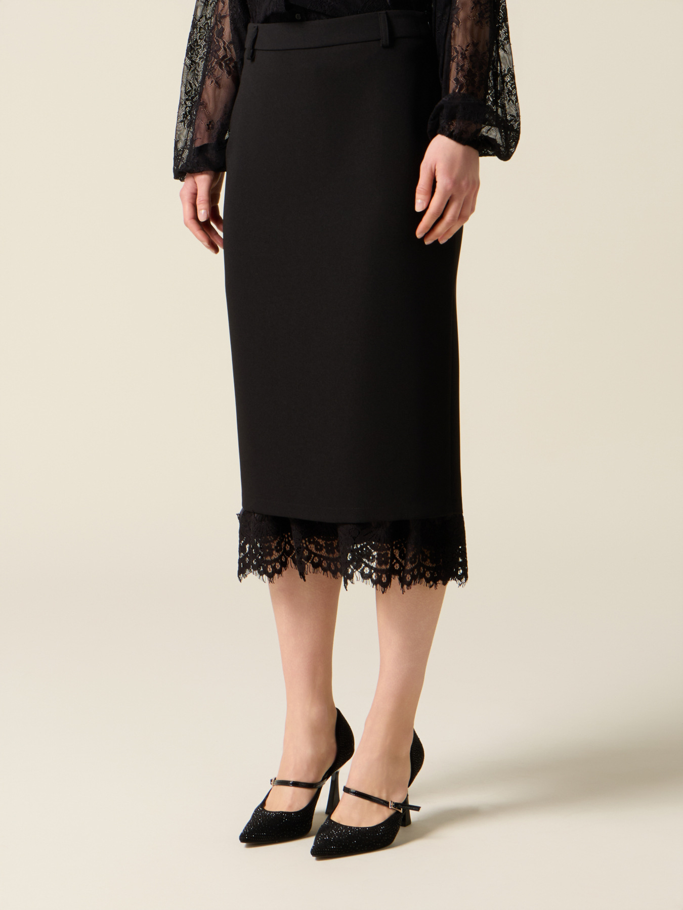 Tube skirt with lace trim image number 3