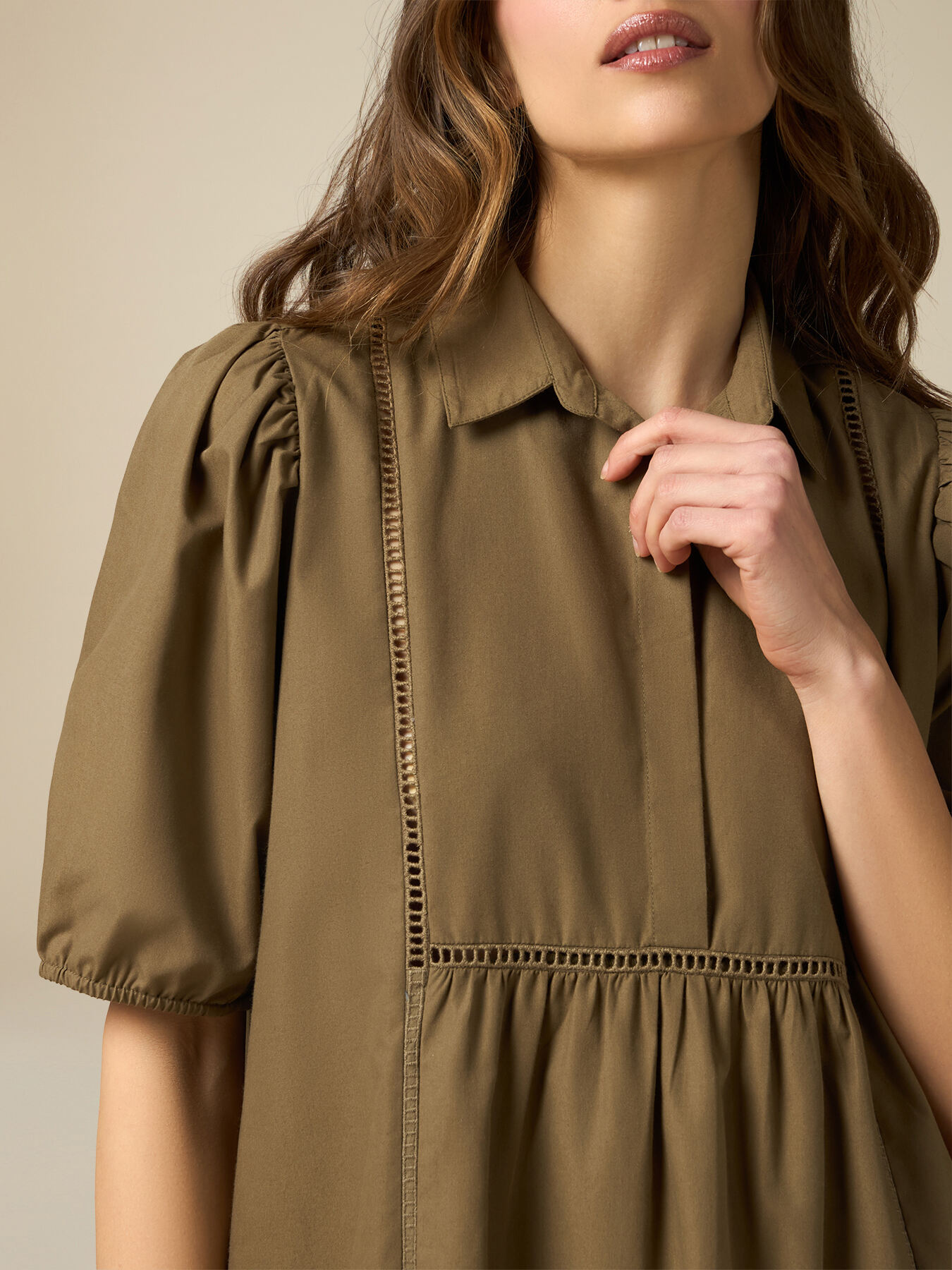 Kurzes Popelinekleid mit Ajour-Detail image number 3