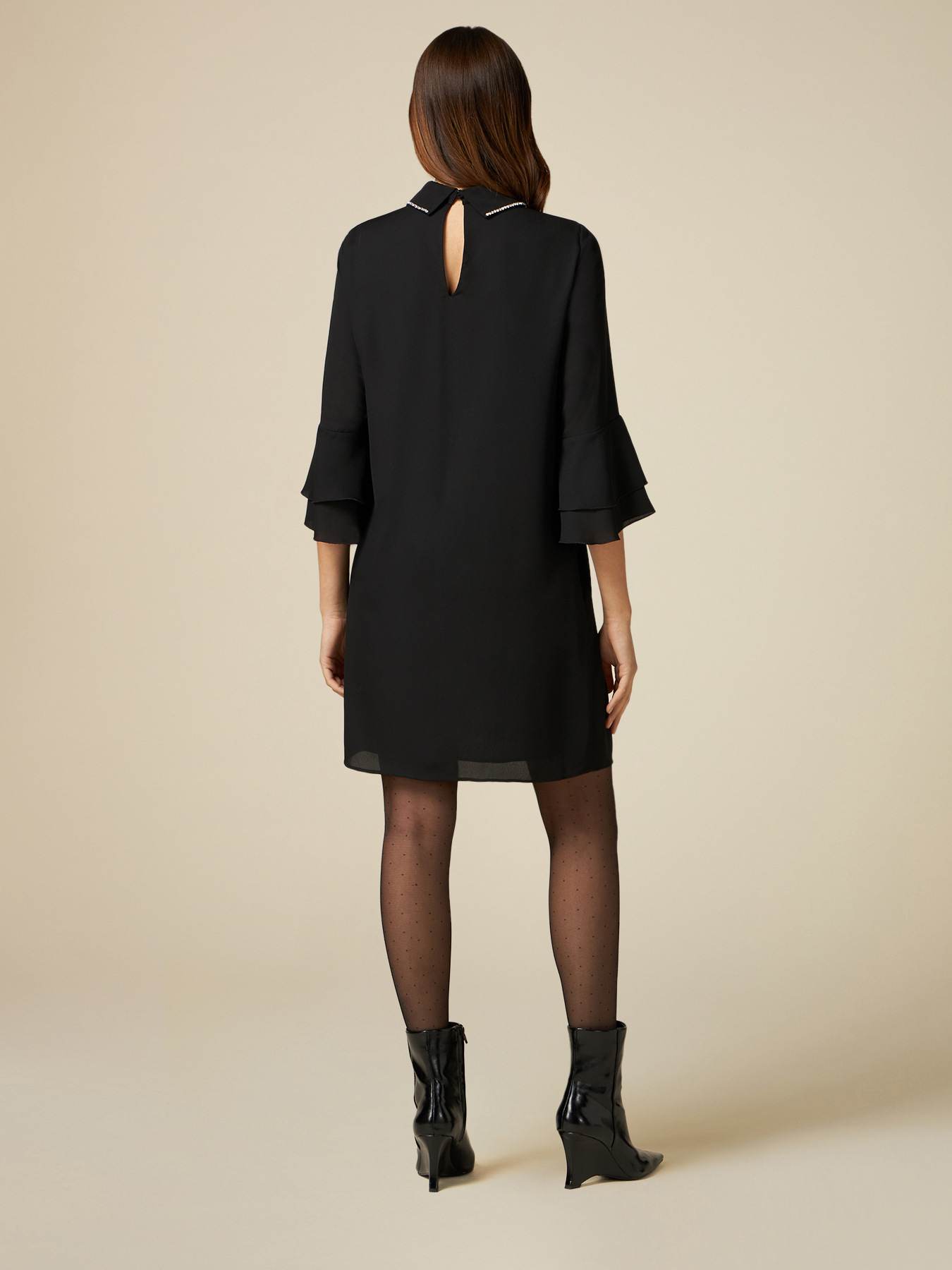 Vestido con cuello joya image number 1