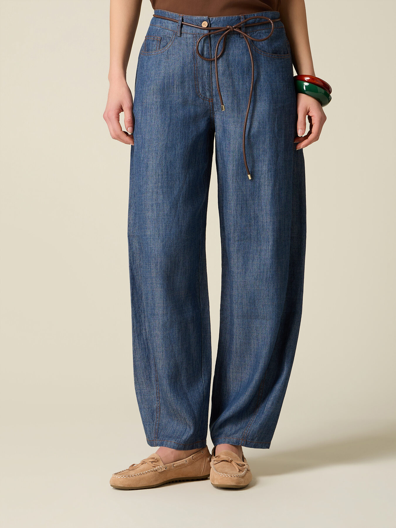 Barrel pants with denim effect image number 3