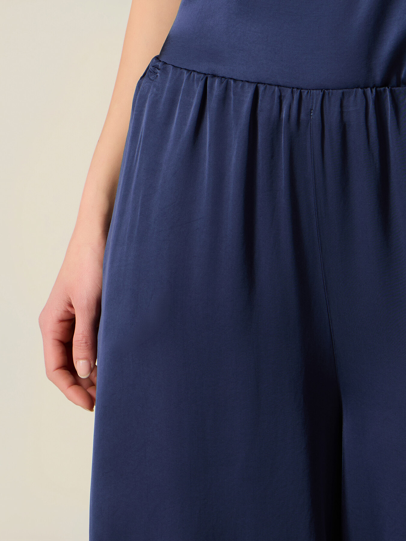 Palazzo pants in viscose satin image number 2
