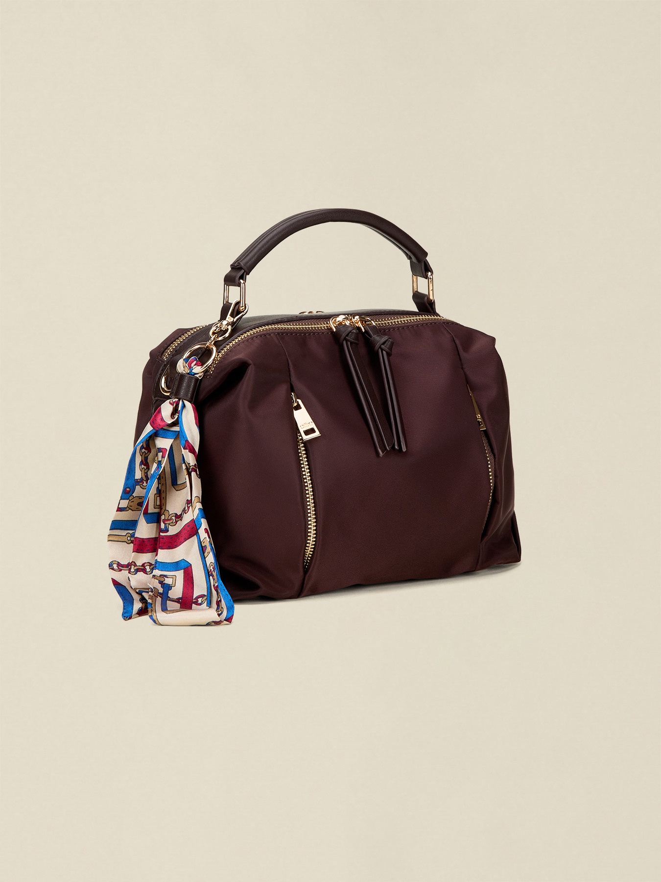 Borsa a tracolla con foulard, catena e mini pouch image number 4