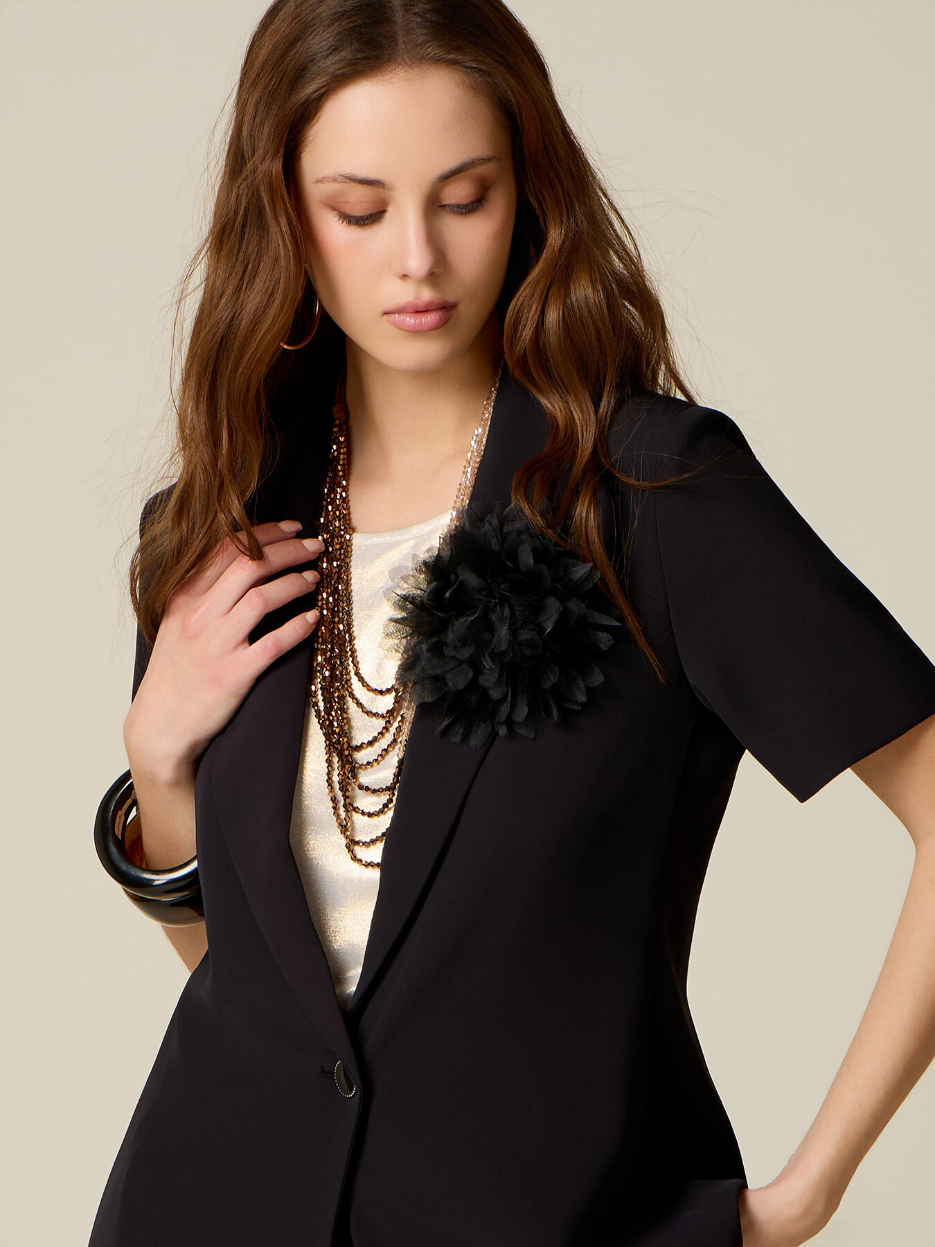 Short sleeve blazer with floral appliqu&eacute; image number 2