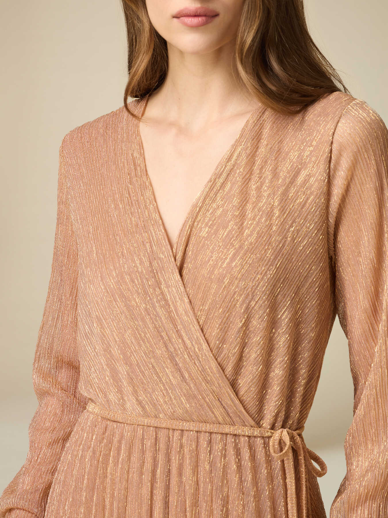 Langes plissiertes Lurex-Kleid image number 2