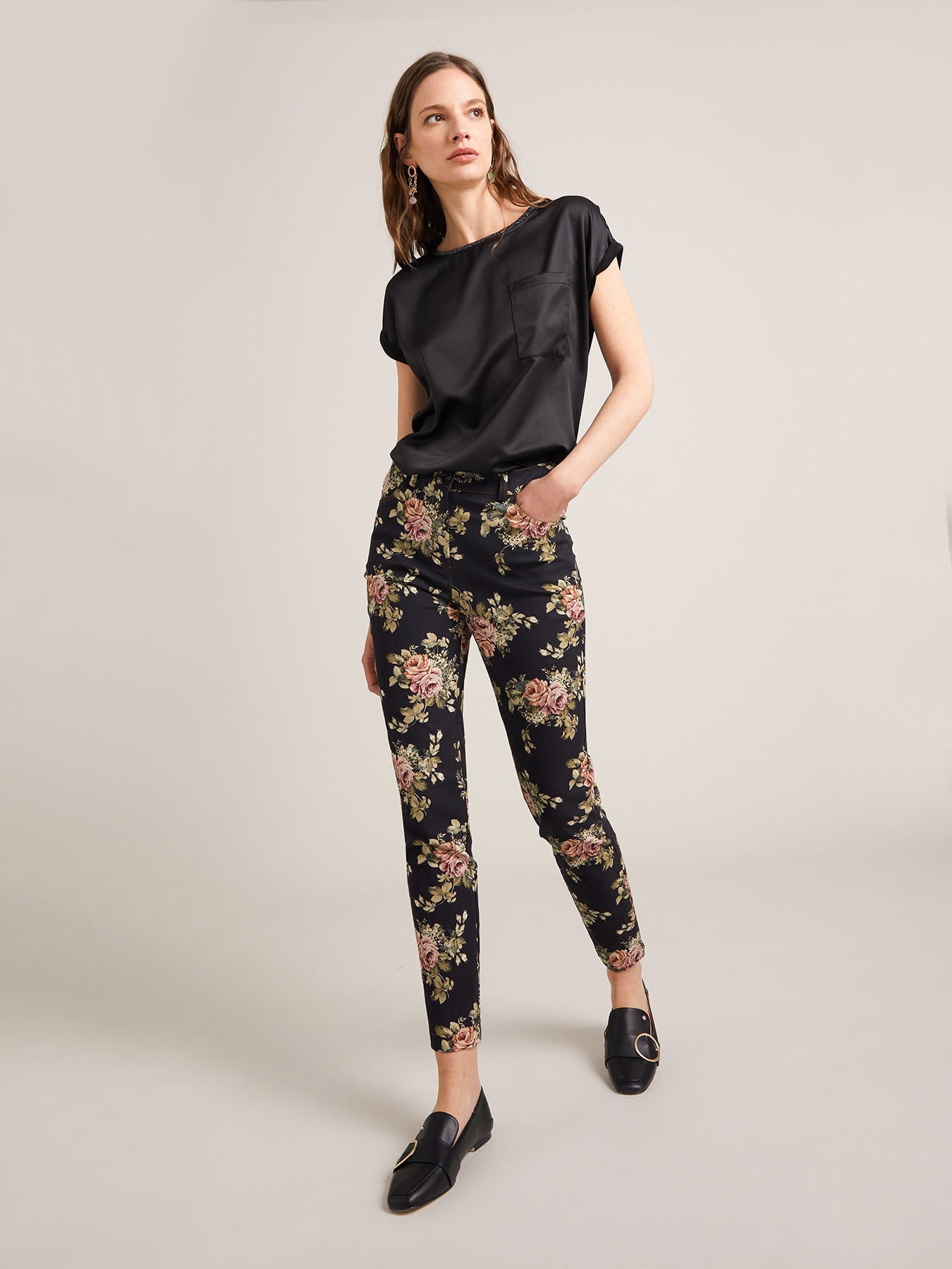 Hose Paris mit Blumenmuster image number 2