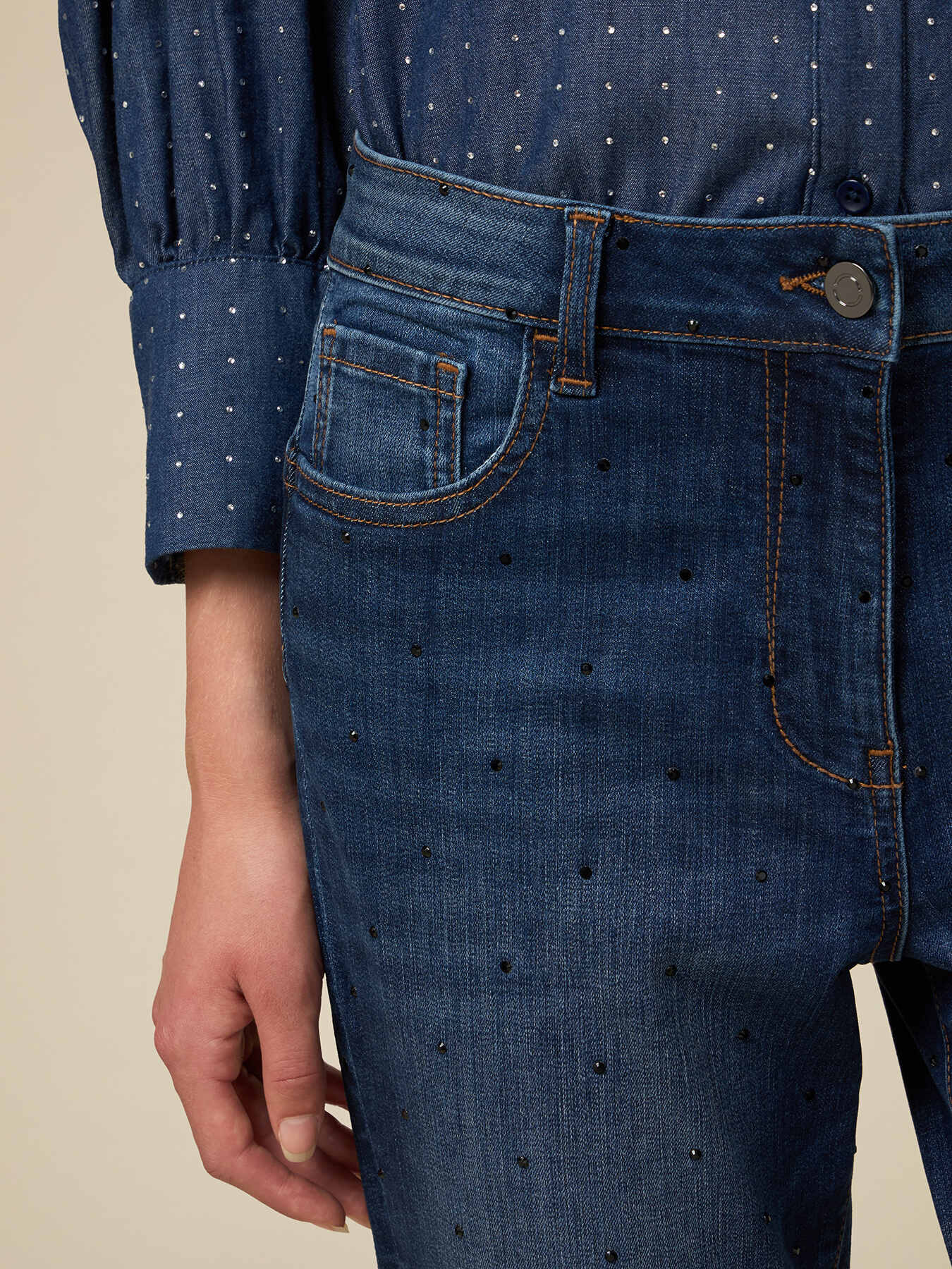 Skinny jeans with crystals image number 2