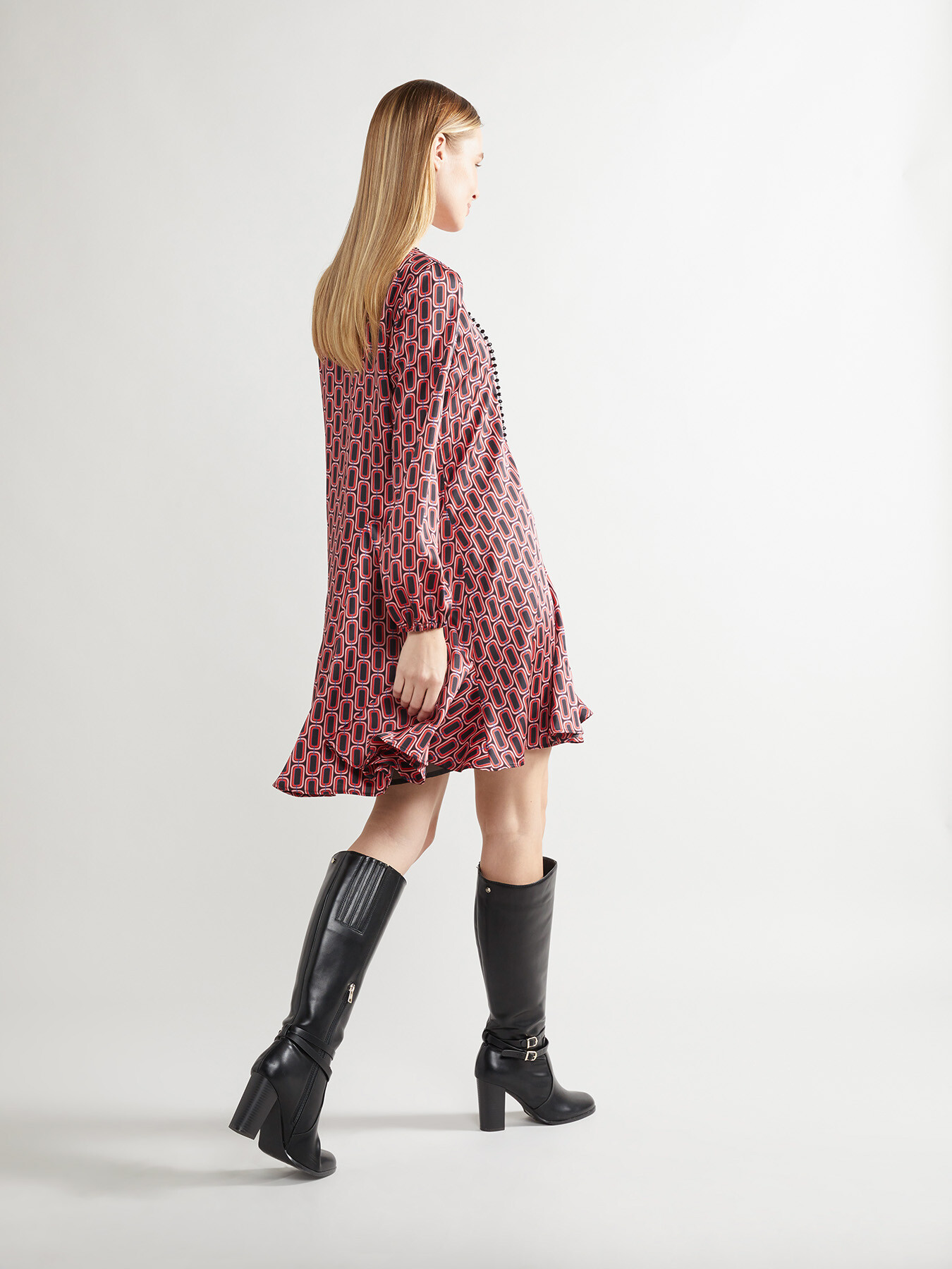 Dress with chain pattern image number 1