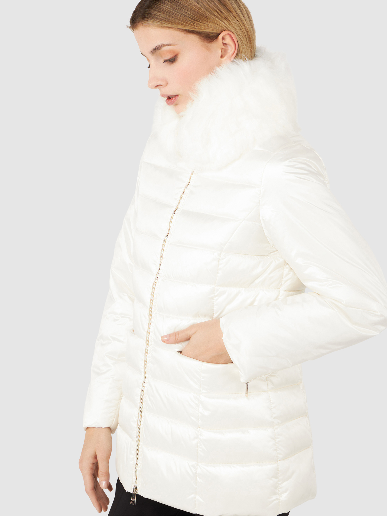 Piumino con collo in pelliccia sintetica image number 2