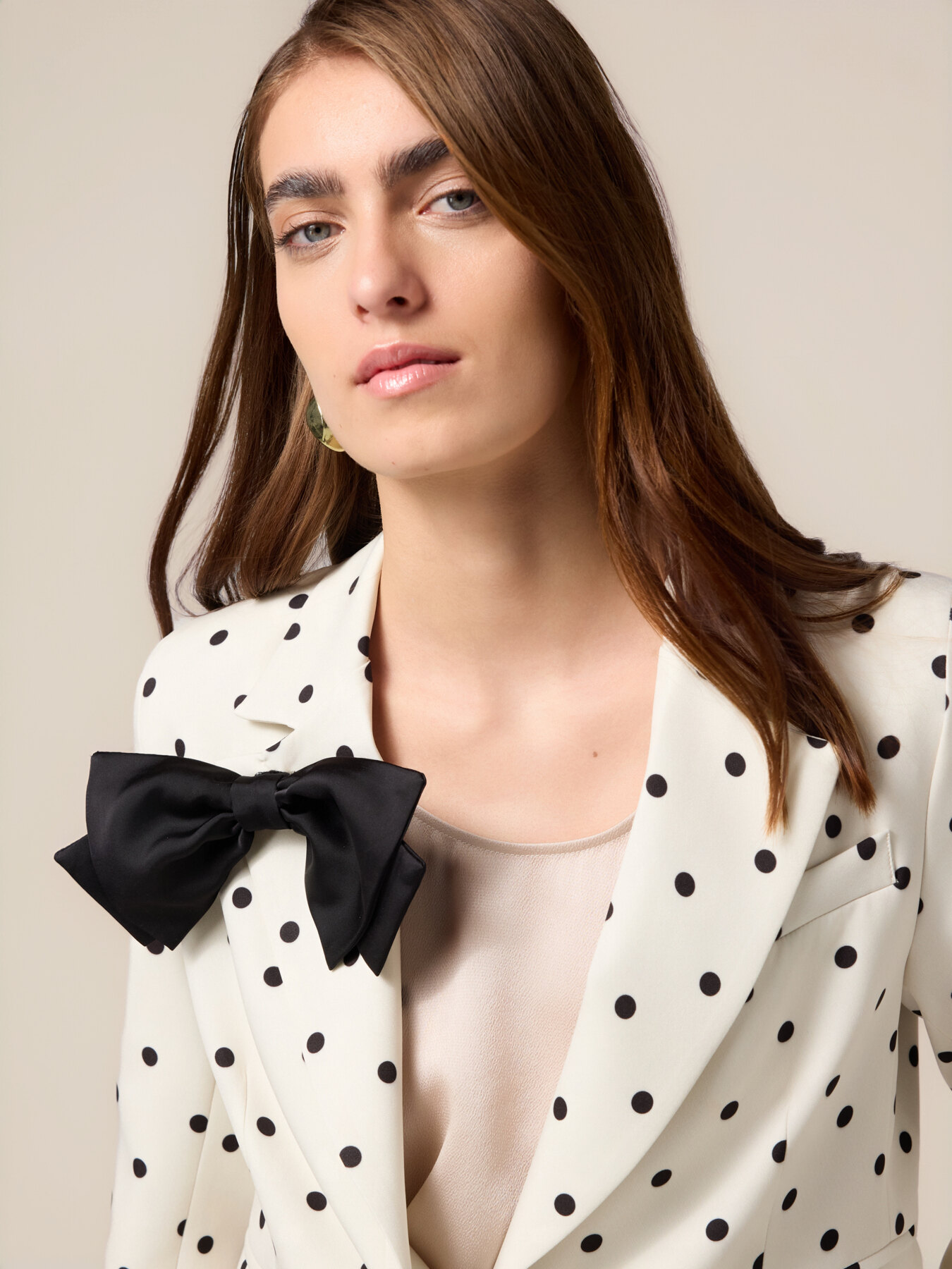 Short polka dot blazer with bow image number 2