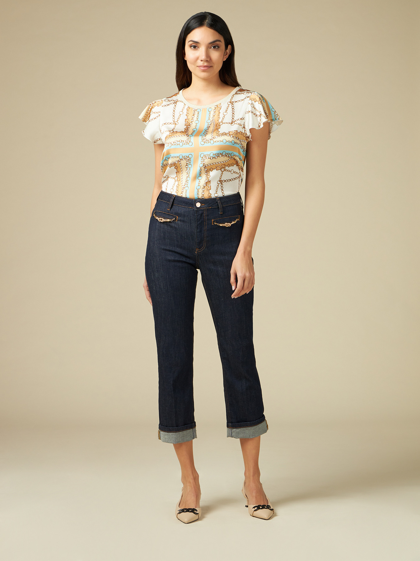 Dunkle Cropped Jeans mit Kettendetails image number 0