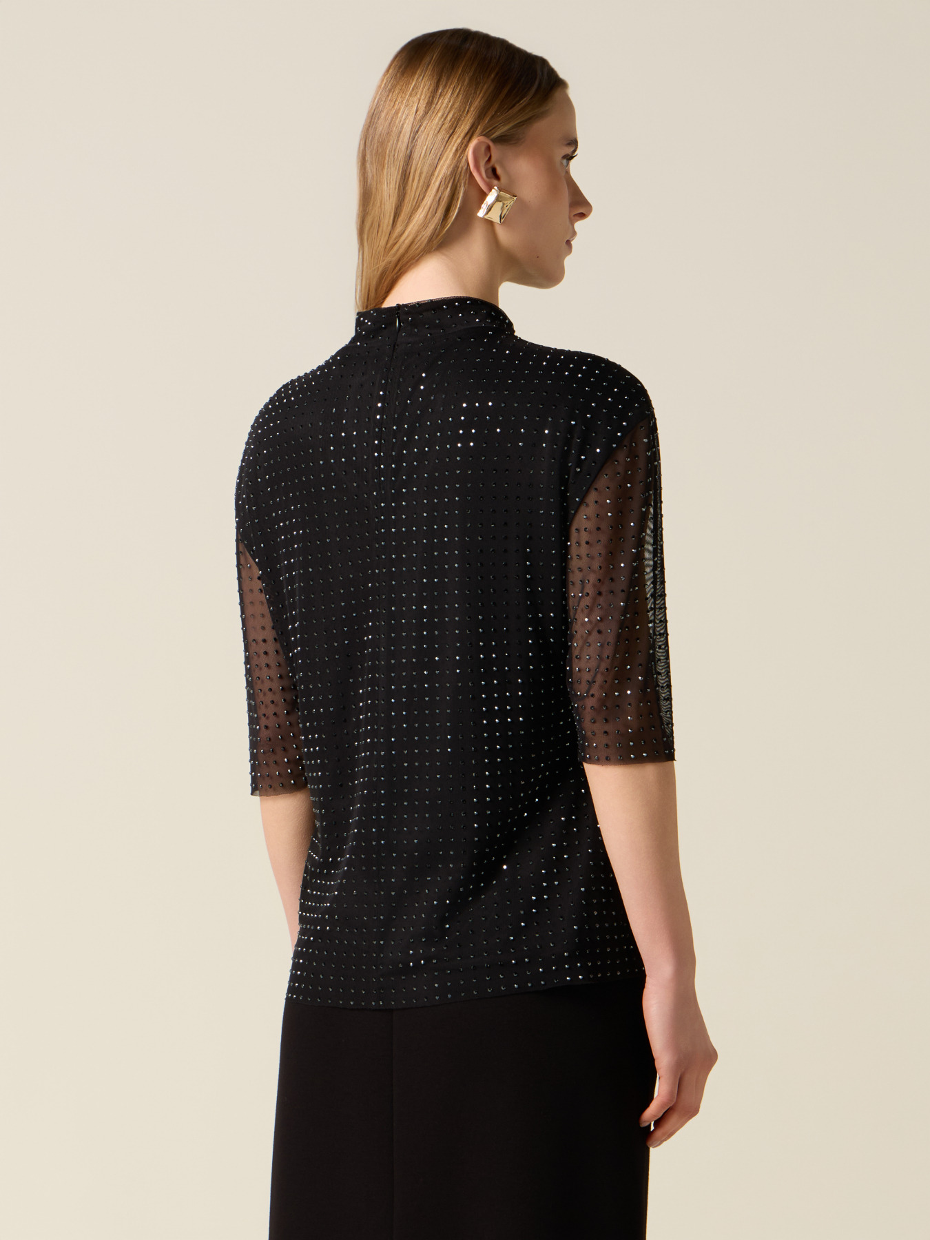 T-shirt in tulle con cristalli neri image number 1
