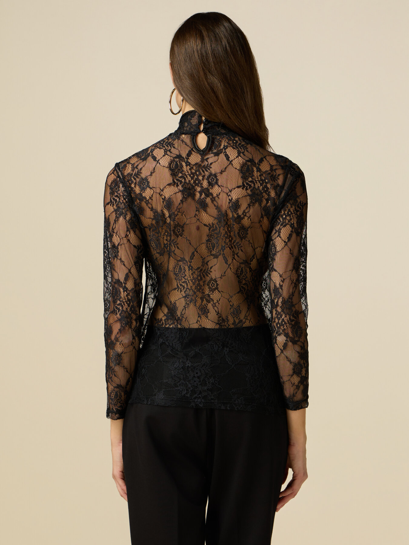 Jersey con cuello de cisne de encaje transparente image number 1