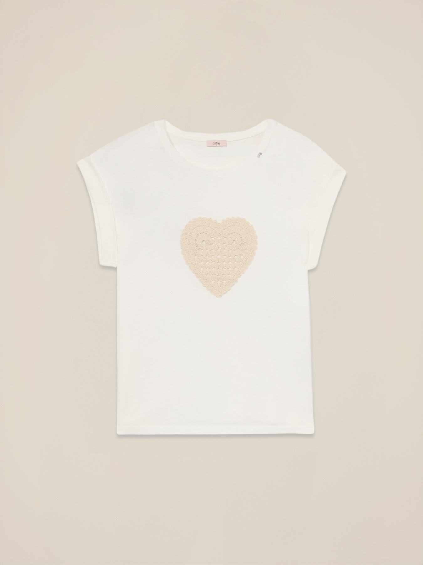Camiseta con coraz&oacute;n de ganchillo image number 4