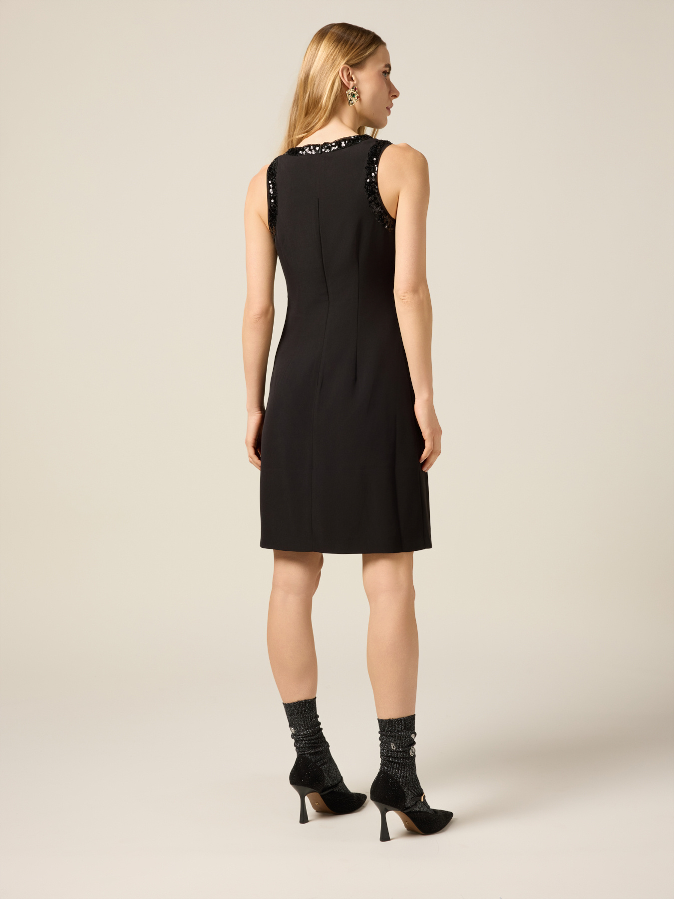 Schmales Kleid mit Paillettenbesatz image number 1