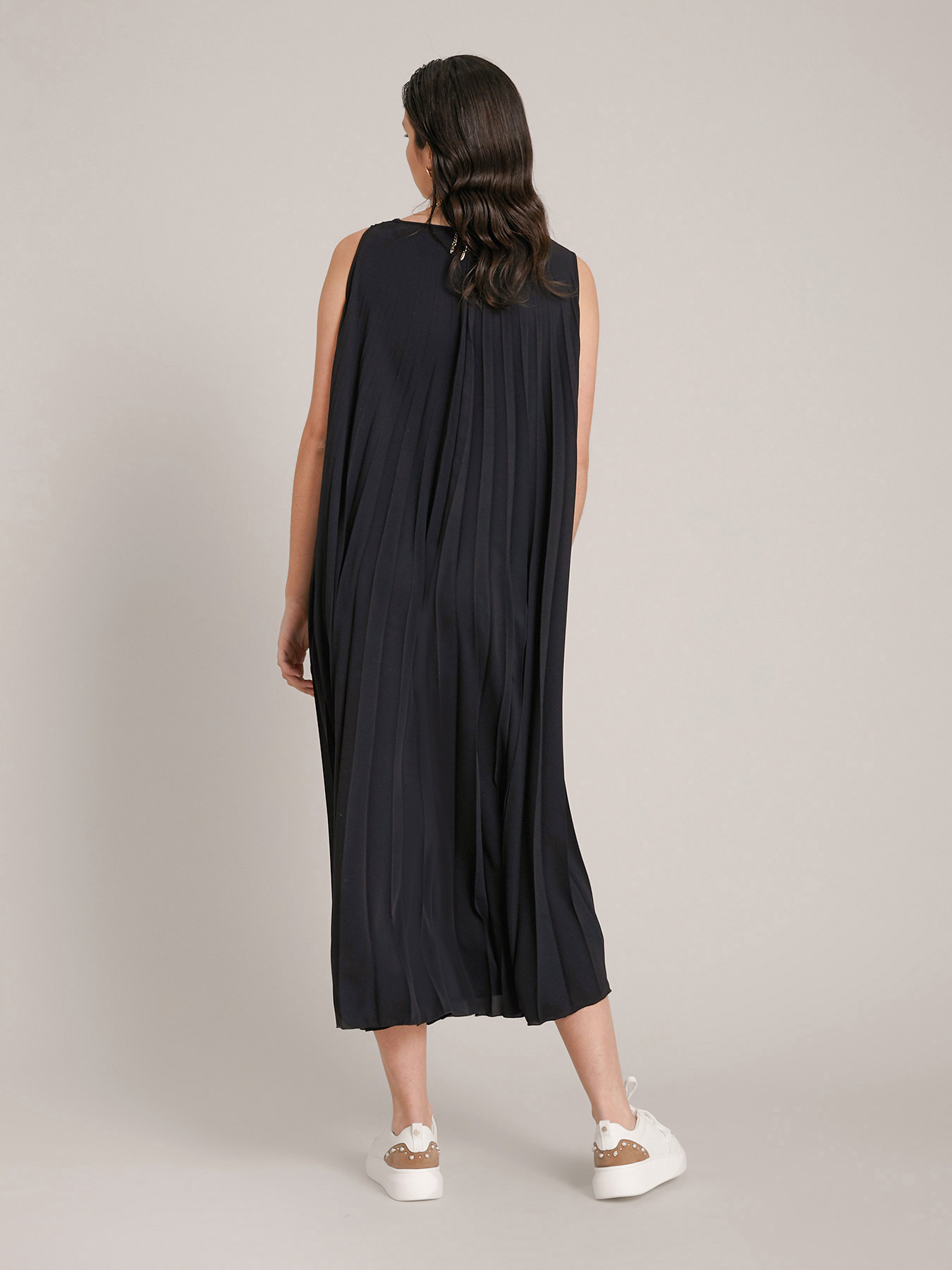 Vestido plisado sin mangas image number 3