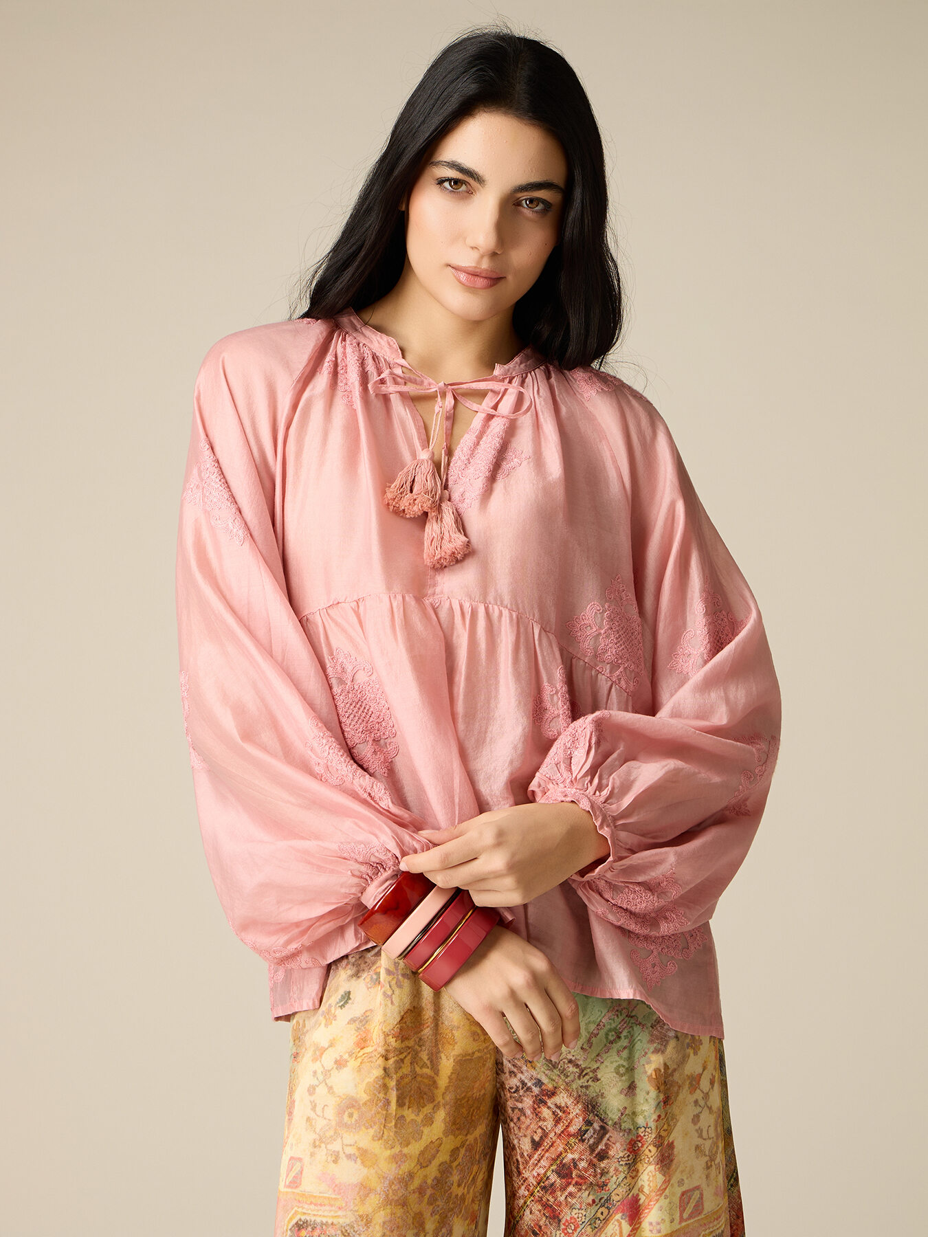 Bluse aus Lyocell-Mischung mit Stickereien image number 1