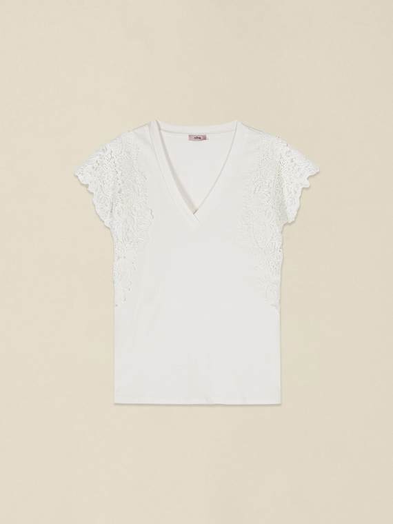 V-neck T-shirt with lace