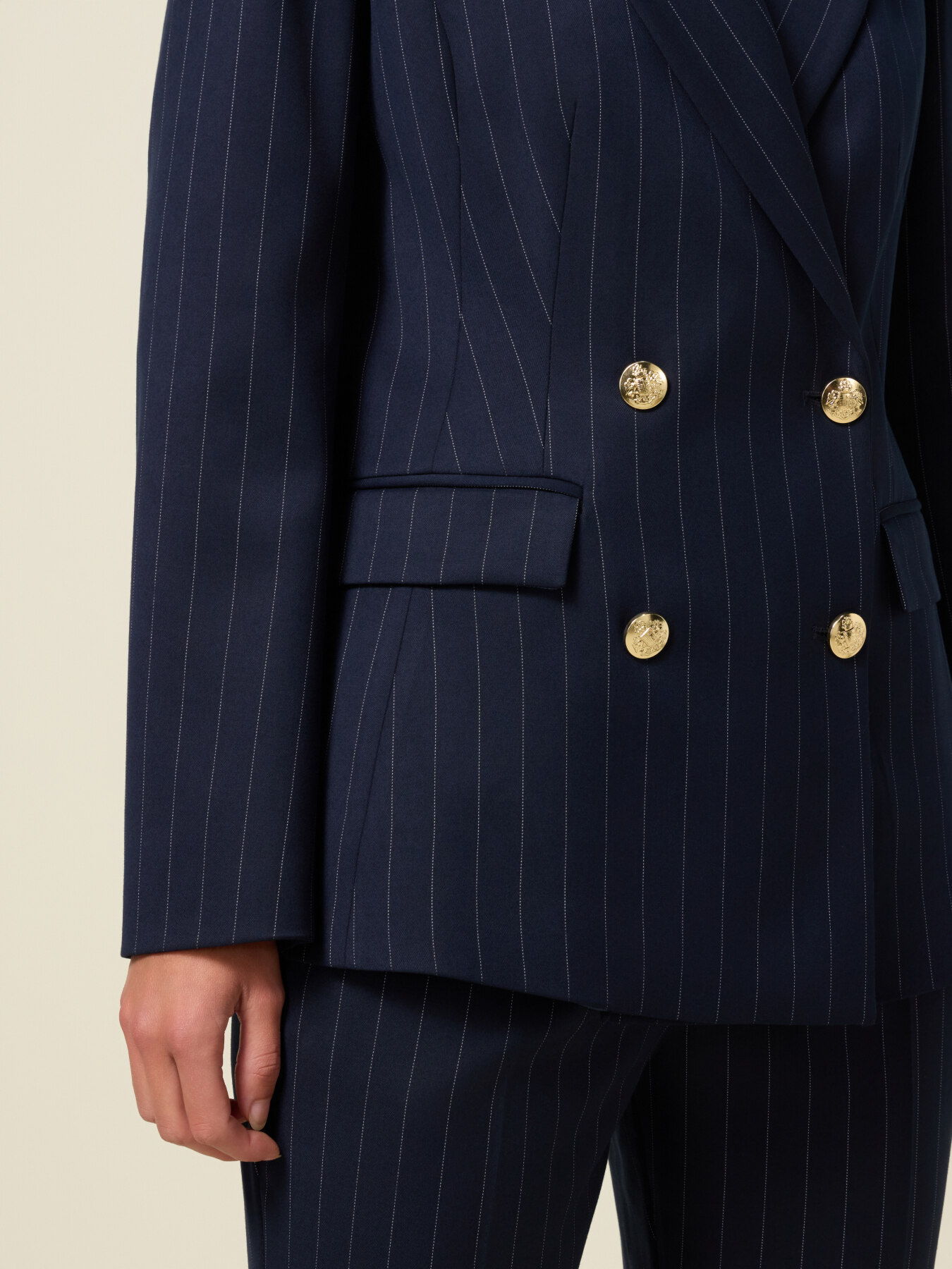 Blazer cruzado a rayas image number 3