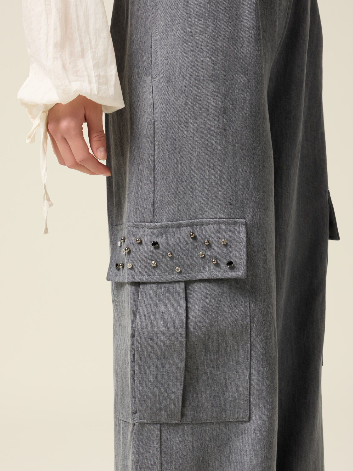 Pantalon cargo en tencel avec pierres image number 2