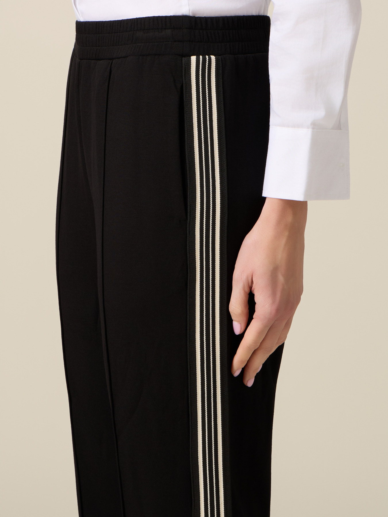 Joggers con cinta bicolor image number 2