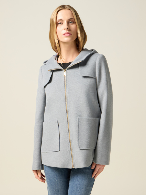 Cappotto corto con zip e cappuccio