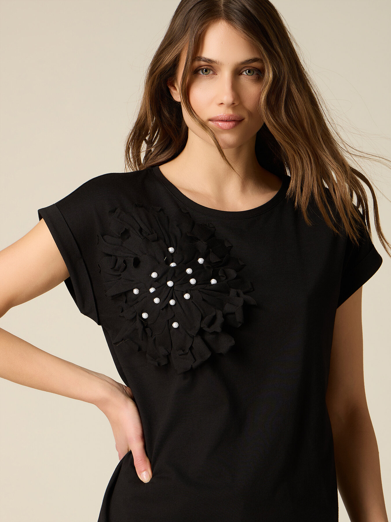 T-shirt with appliqu&eacute; and pearls image number 2