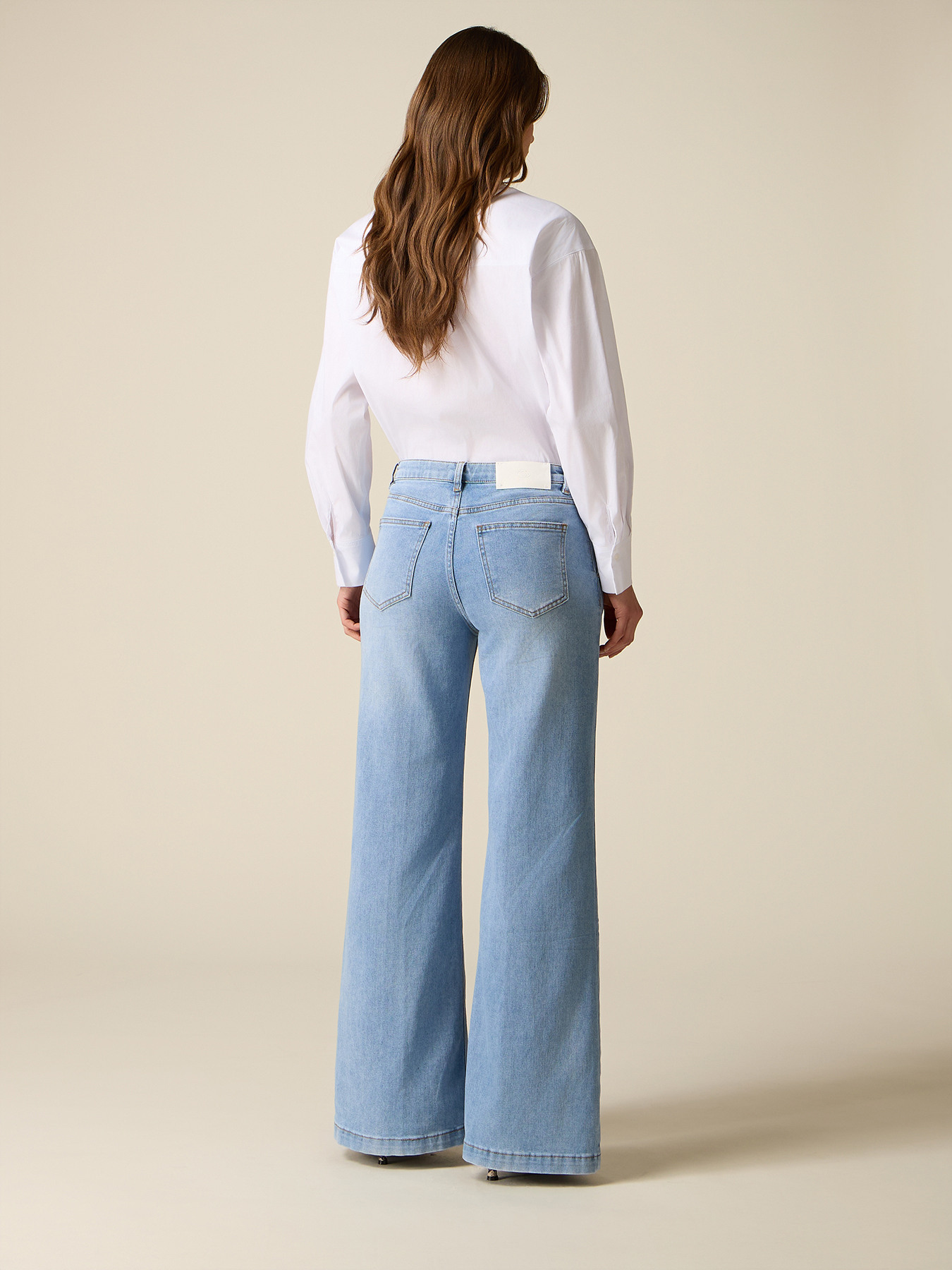 Wide-leg jeans image number 1
