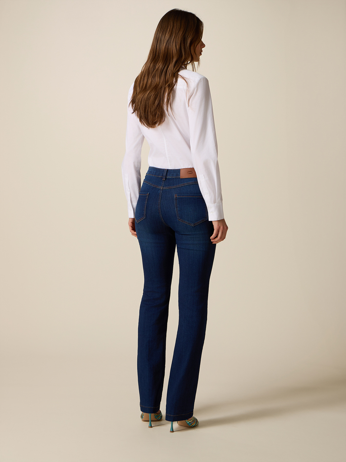Regular Jeans aus Denim mit dekorativen Nieten image number 1