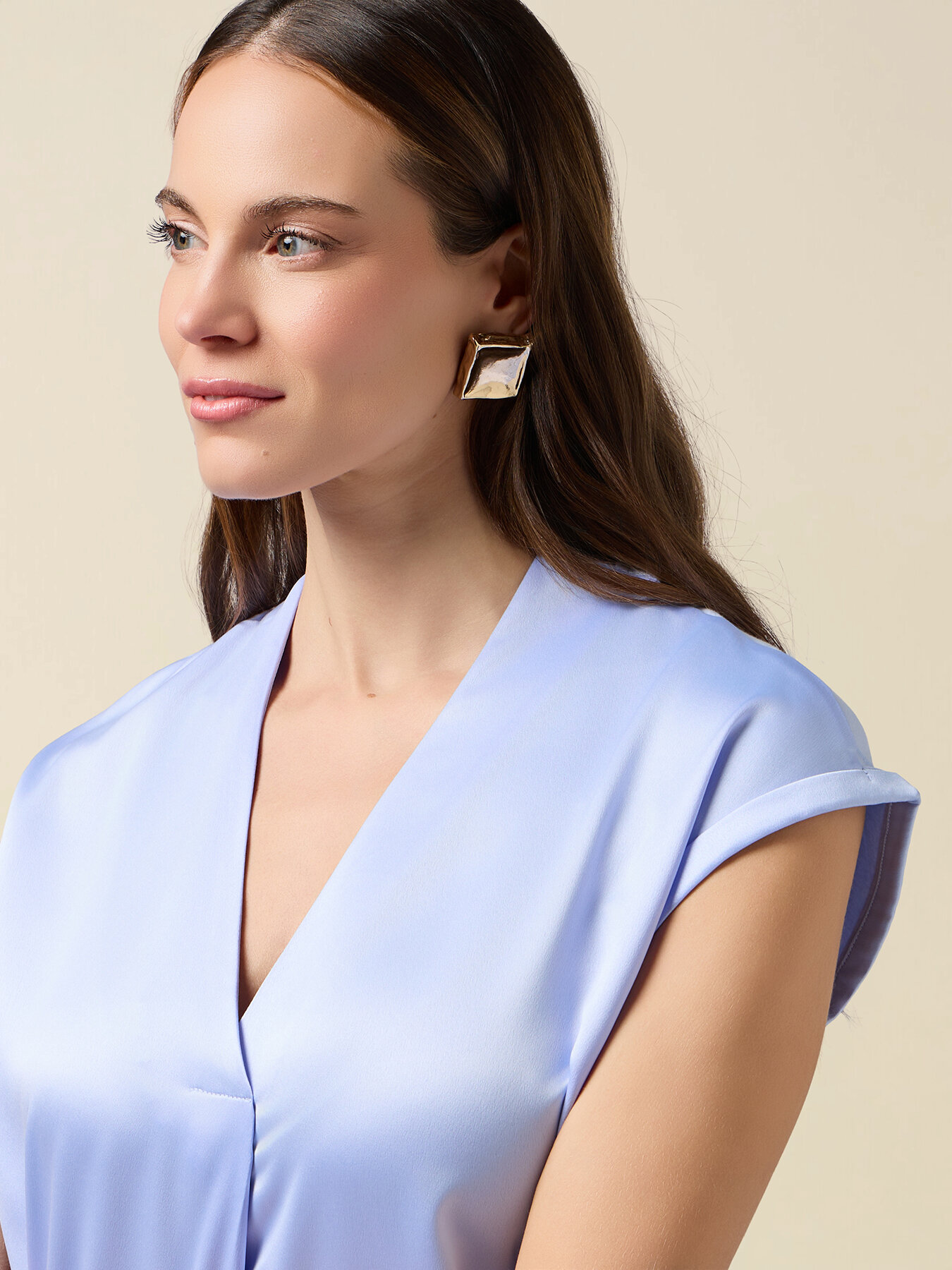 Zweistoff-T-Shirt mit V-Ausschnitt image number 2