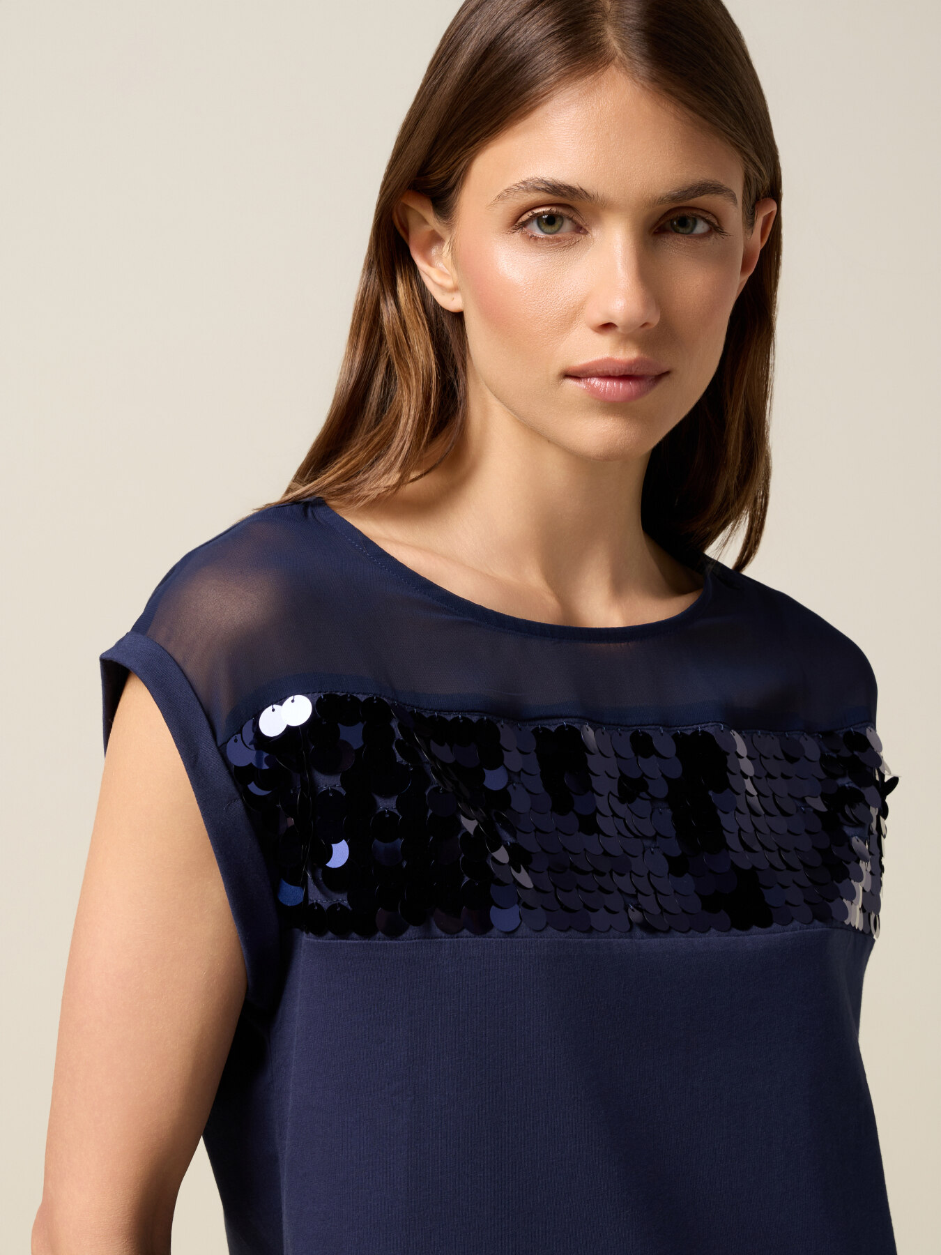 T-shirt bimaterica con paillettes image number 2