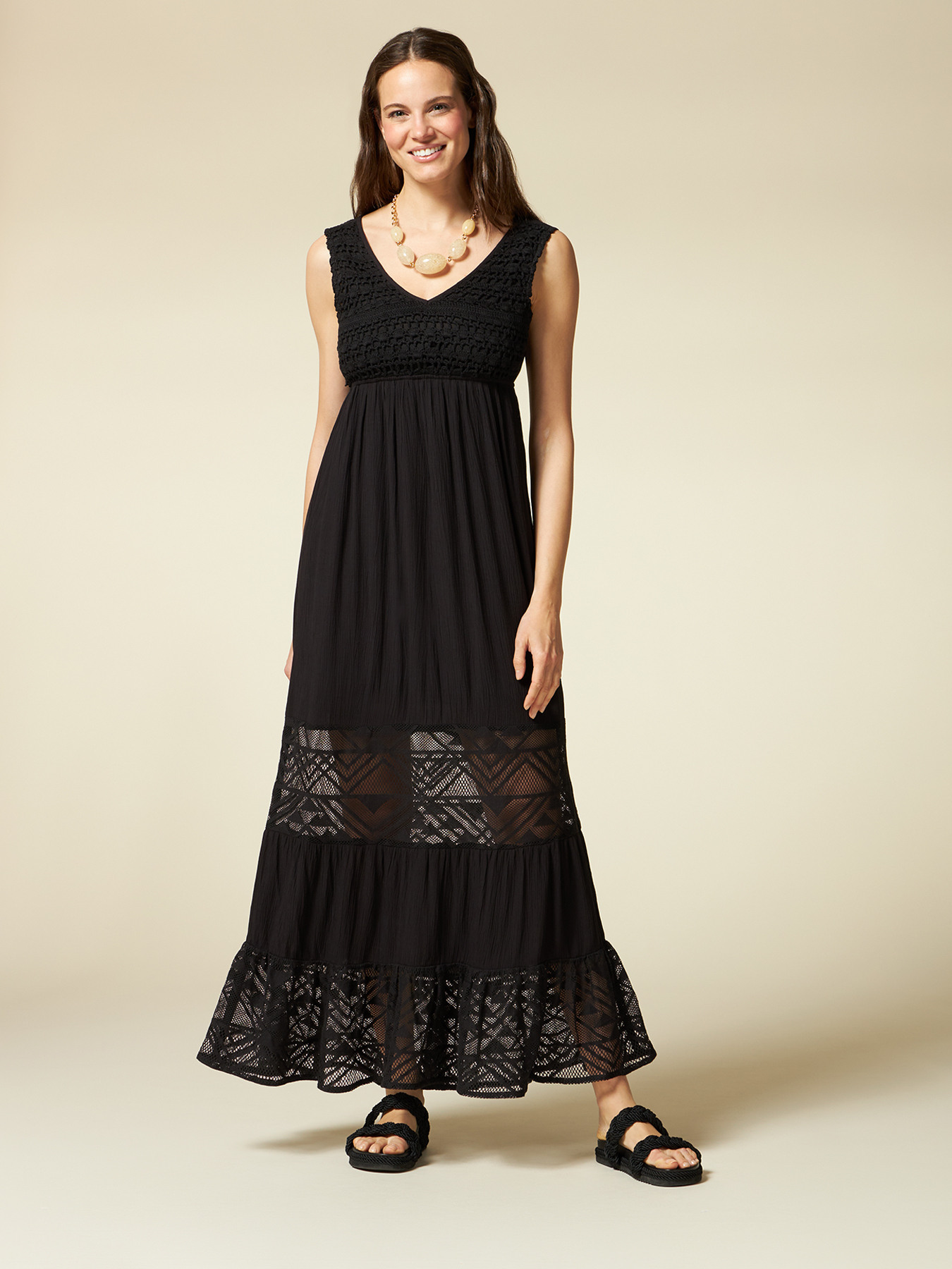 Vestido largo con encaje y ganchillo image number 3