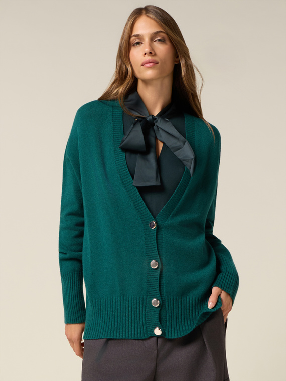 Cardigan col V avec boutons dor&eacute;s