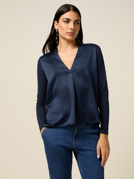 Two-material V-neck T-shirt