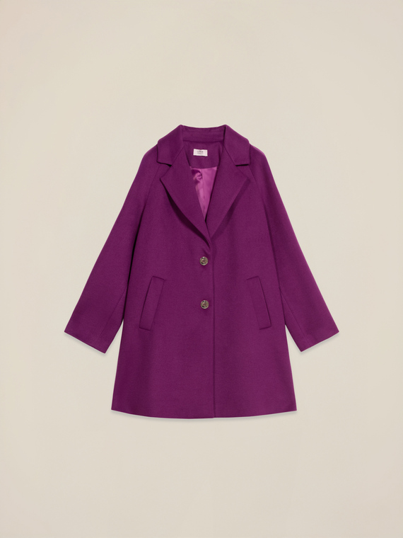 Mid-length coat with buttons