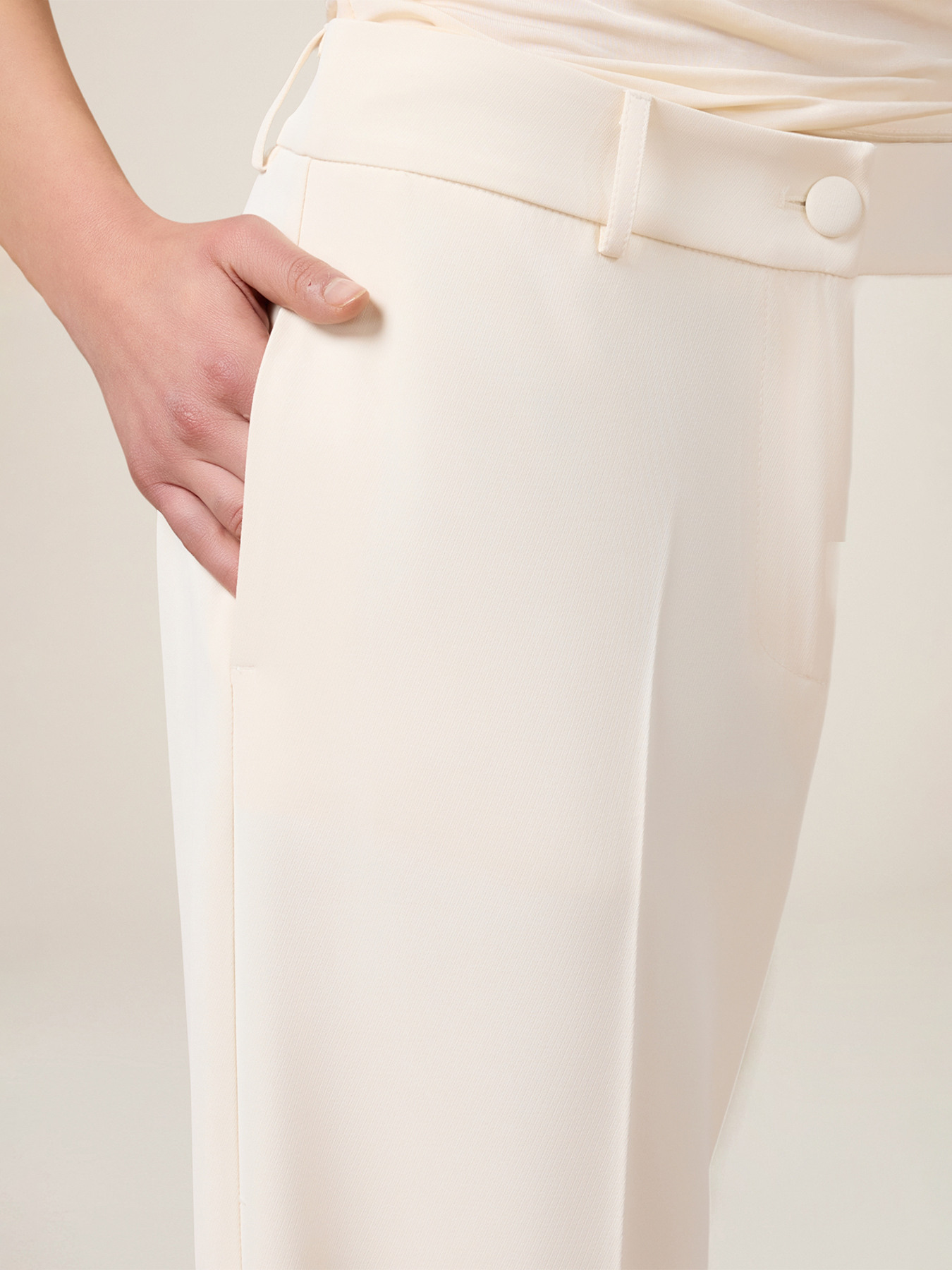 Pantalones palazzo de tejido crep&eacute; image number 3