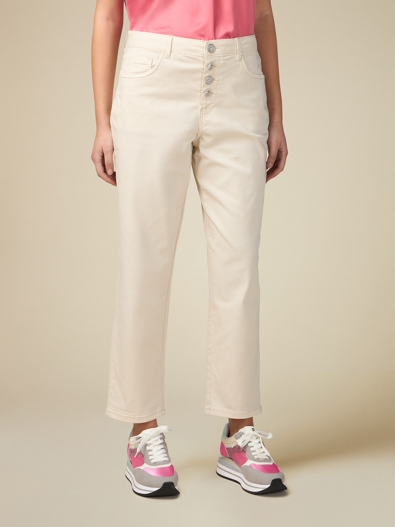 Tencel blend eco-friendly boyfit trousers image number 3