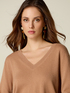 Maglia in cashmere con scollo a V image number 2