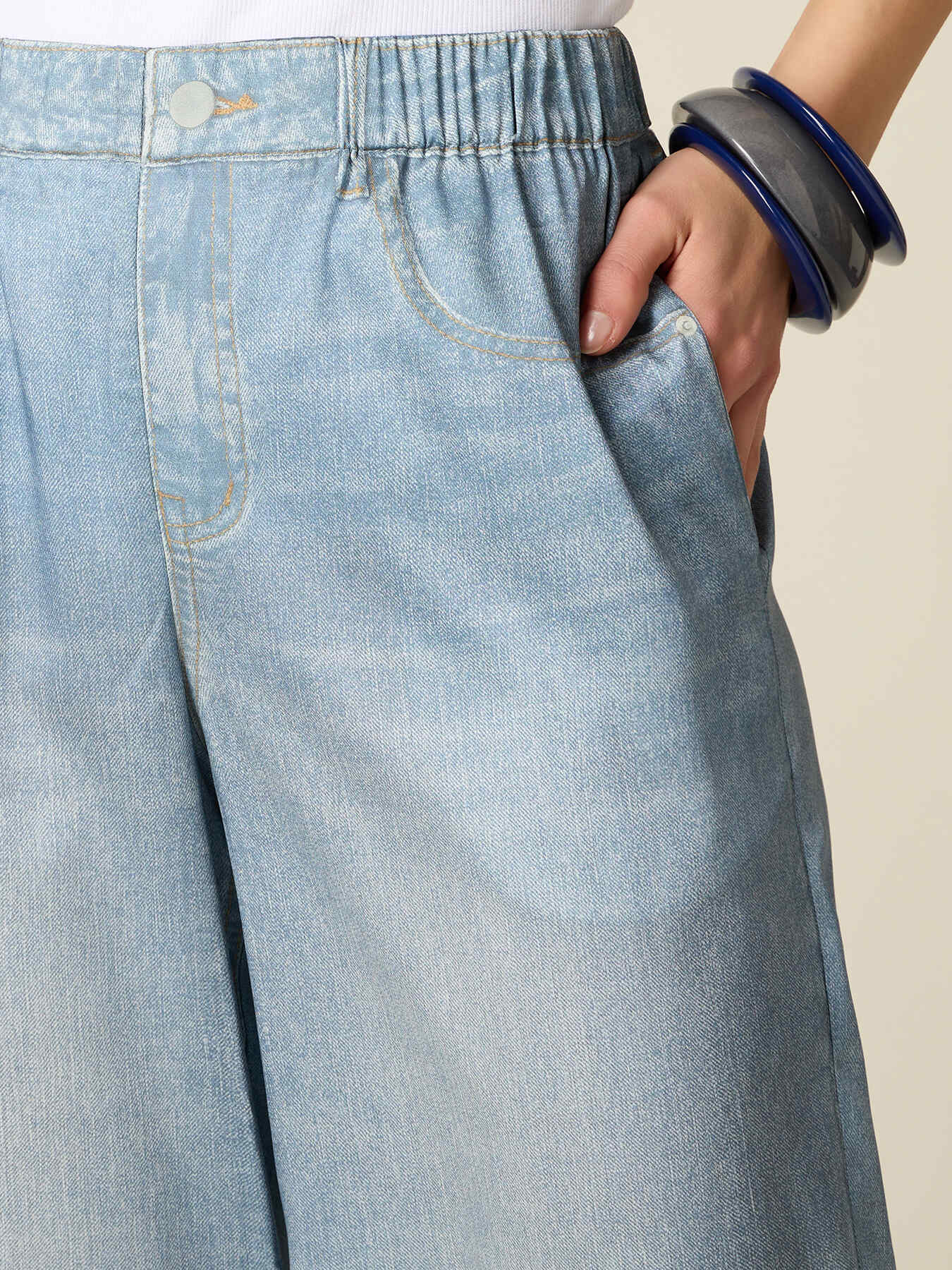 Pantaloni palazzo in raso effetto denim image number 2